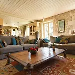 D'hotes Domaine De Ginouilhac Bed & Breakfast