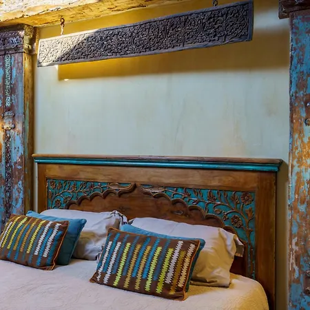 D'hotes Domaine De Ginouilhac Bed & Breakfast