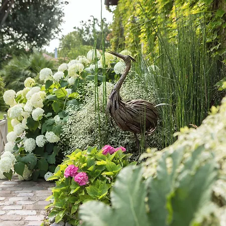 D'hotes Domaine De Ginouilhac Bed & Breakfast 4*