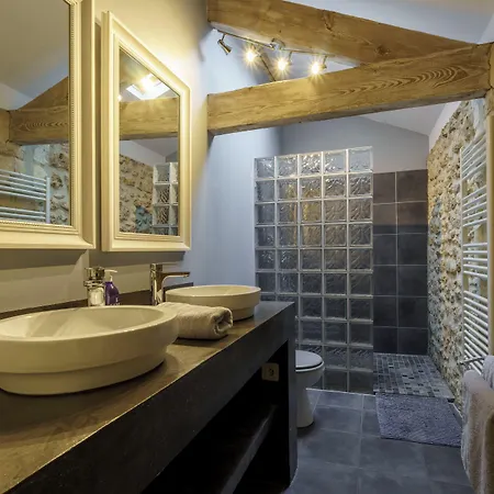 D'hotes Domaine De Ginouilhac Bed & Breakfast 4*