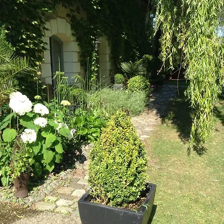 D'hotes Domaine De Ginouilhac Bed & Breakfast